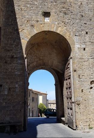 Una passeggiata a Volterra, porta delle Mura medievali