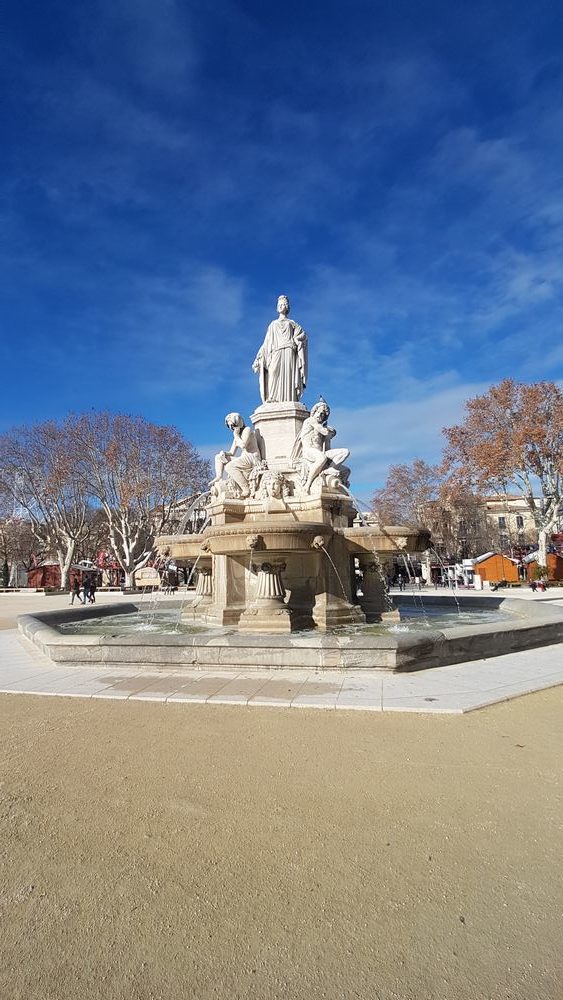 nimes cosa vedere