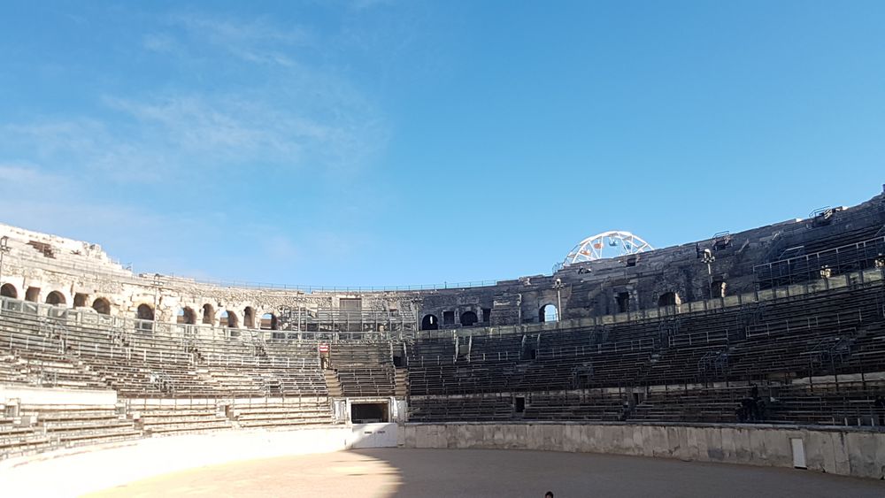 nimes cosa vedere