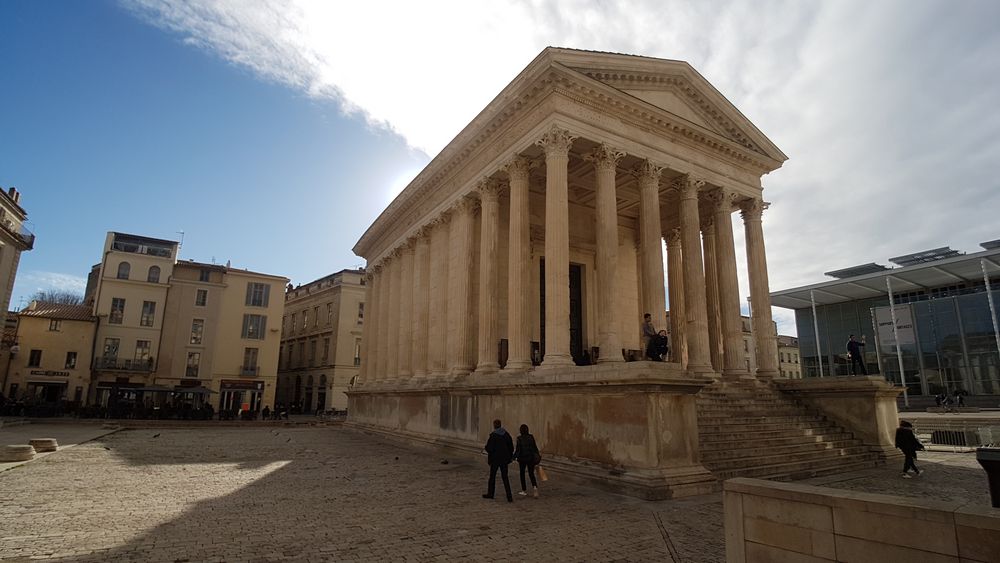nimes cosa vedere