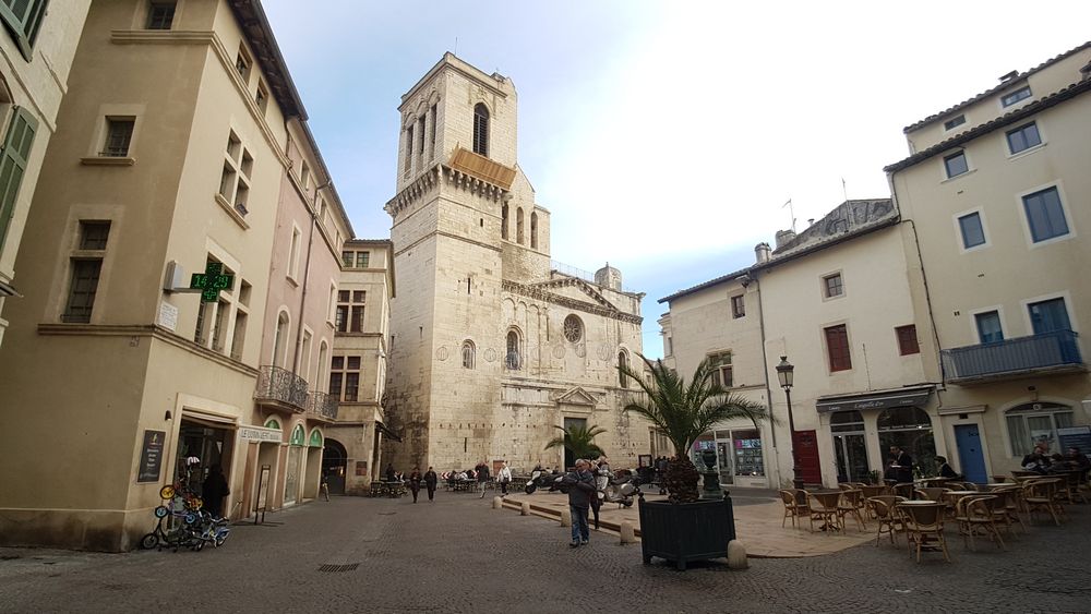 nimes cosa vedere